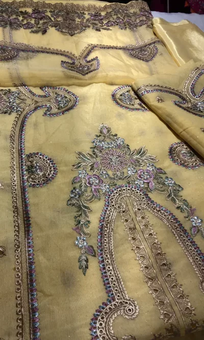 Best Asian and Pakistani Clothes Online. A popular UK provider of Fashion, with luxury and designer brands in clothing, for all occasions.