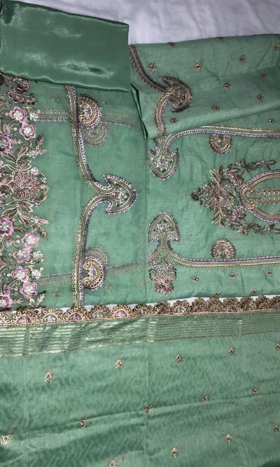 Best Asian and Pakistani Clothes Online. A popular UK provider of Fashion, with luxury and designer brands in clothing, for all occasions.