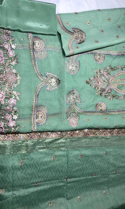 Best Asian and Pakistani Clothes Online. A popular UK provider of Fashion, with luxury and designer brands in clothing, for all occasions.